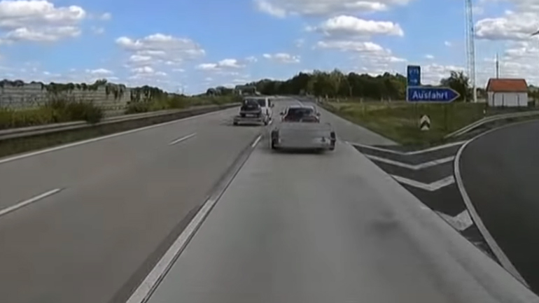 Του έφυγε το τρέιλερ στον αυτοκινητόδρομο!